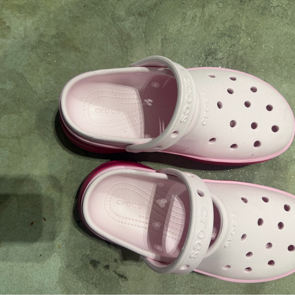 Crocs stacked - Picture 2 of 3